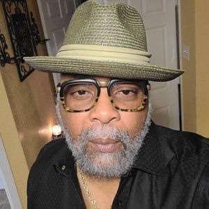 Meet your Posher, Reginald